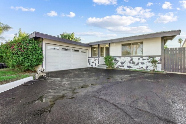 6911 Bellaire Ave in Los Angeles, CA - Building Photo - Building Photo