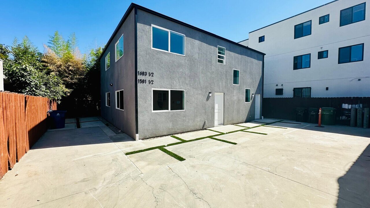 1583 W 37th Pl, Unit 2 in Los Angeles, CA - Building Photo