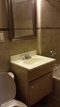 6671 W Devon Ave, Unit 2 East in Chicago, IL - Foto de edificio - Building Photo