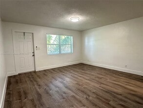1821 Thomas St in Hollywood, FL - Building Photo - Building Photo