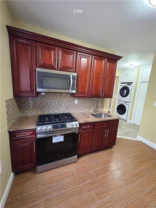 316 E 94th St in Brooklyn, NY - Building Photo