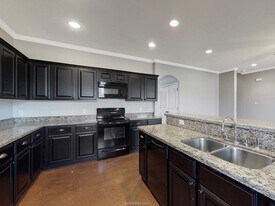 3310 Travis Cole Ave in College Station, TX - Building Photo