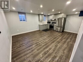 34 Elverton Cres in Brampton, ON - Building Photo