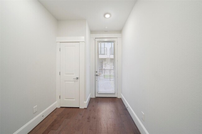 1268 N Post Oak Rd in Houston, TX - Building Photo - Building Photo