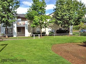 Berry Ridge - Income Restrictions in Gresham, OR - Foto de edificio - Building Photo