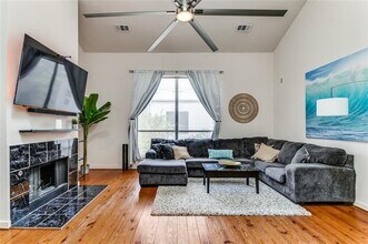 3809 San Jacinto St in Dallas, TX - Building Photo - Building Photo