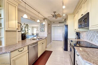 6000 Pelican Bay Blvd in Naples, FL - Building Photo - Building Photo