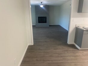 1420 W Oakland Ave in Tulare, CA - Building Photo - Building Photo