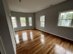 126 Cross St, Unit #4 in Somerville, MA - Building Photo - Building Photo