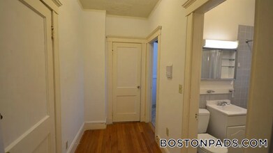 143 Park Dr, Unit 15 in Boston, MA - Building Photo - Building Photo