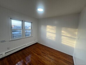 547 Eldert Ln in Brooklyn, NY - Building Photo - Building Photo
