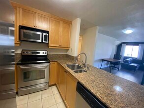 3520 Lebon Dr in San Diego, CA - Building Photo - Building Photo