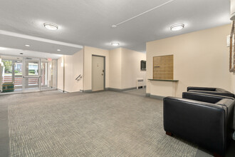 50 Park St, Unit 45 in Brookline, MA - Building Photo - Building Photo