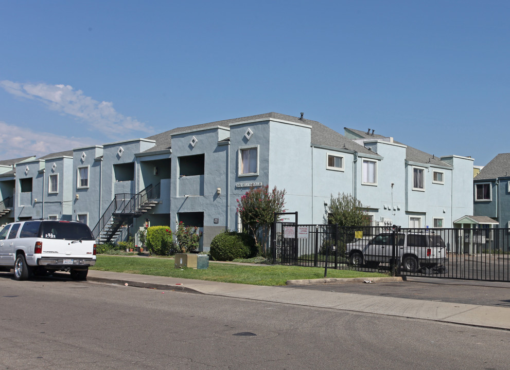 Cherokee Place Apartments in Lodi, CA - Foto de edificio