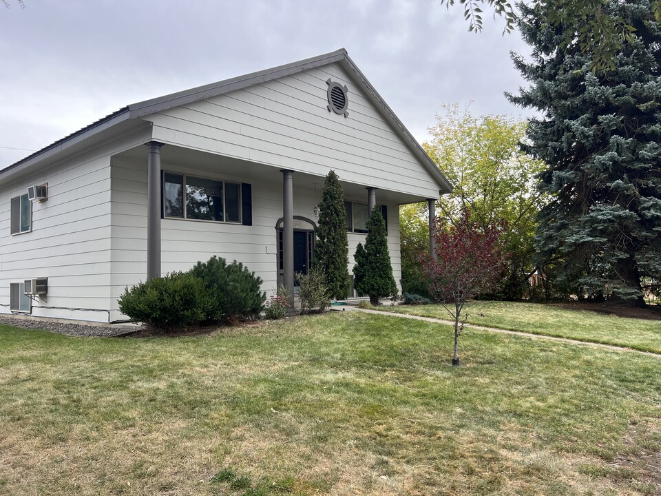 304 S Pine St, Unit #3 in Ellensburg, WA - Foto de edificio