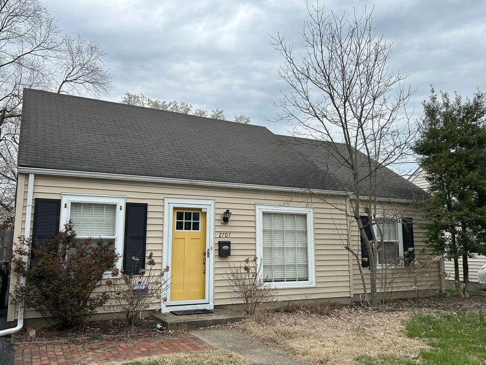 2707 Alanmede Rd in Louisville, KY - Building Photo