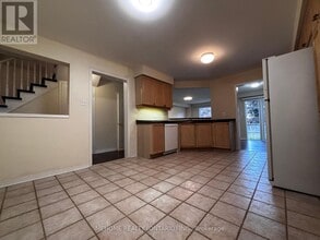5289 Bushelgrove Cir in Mississauga, ON - Building Photo - Building Photo
