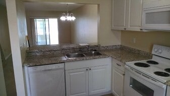 3004 Forrestal Ct, Unit 3004 in New Port Richey, FL - Building Photo