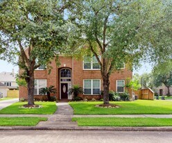 5002 Hearth Hollow Ln in Sugar Land, TX - Building Photo