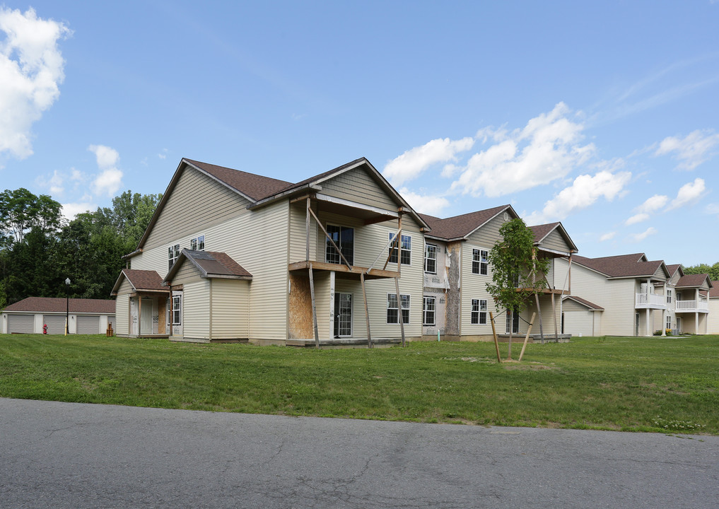 Split Rail Phase II in Gansevoort, NY - Foto de edificio