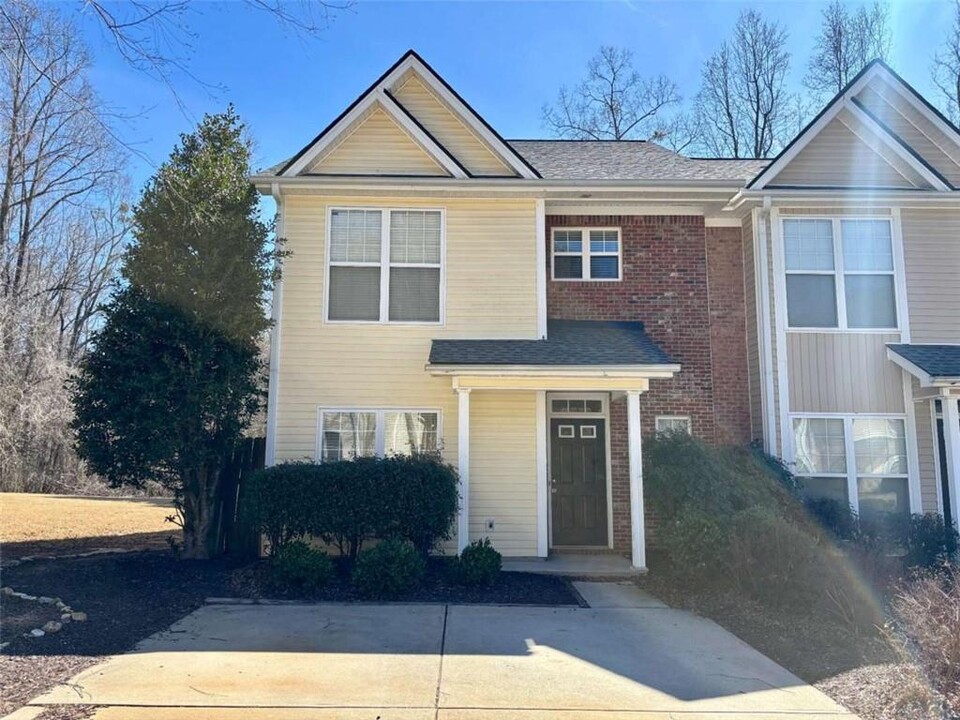 261 Pearl Chambers Dr in Dawsonville, GA - Foto de edificio