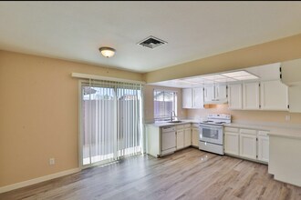 6810 W Pasadena Ave in Glendale, AZ - Building Photo - Building Photo