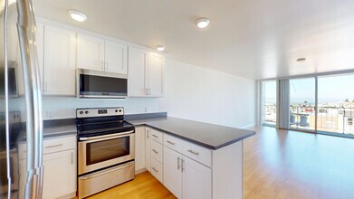 653 Kansas St in San Francisco, CA - Building Photo - Building Photo