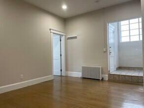 996 Chestnut St, Unit 1 in Newton, MA - Building Photo - Building Photo