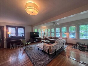 37 Devonshire Rd in Pleasant Ridge, MI - Building Photo - Building Photo