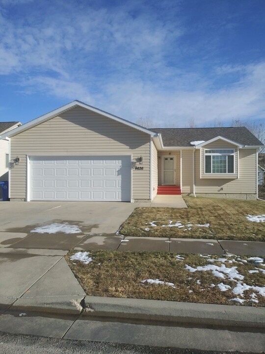 4626 Three Rivers Dr in Rapid City, SD - Foto de edificio