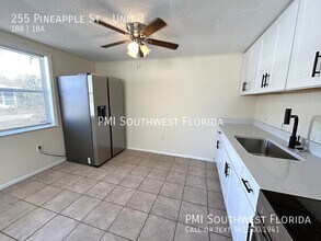 255 Pineapple St in Englewood, FL - Building Photo - Building Photo