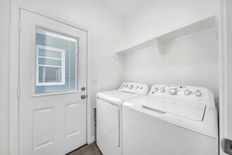 16606 E Forrestal St in Montgomery, TX - Foto de edificio - Building Photo