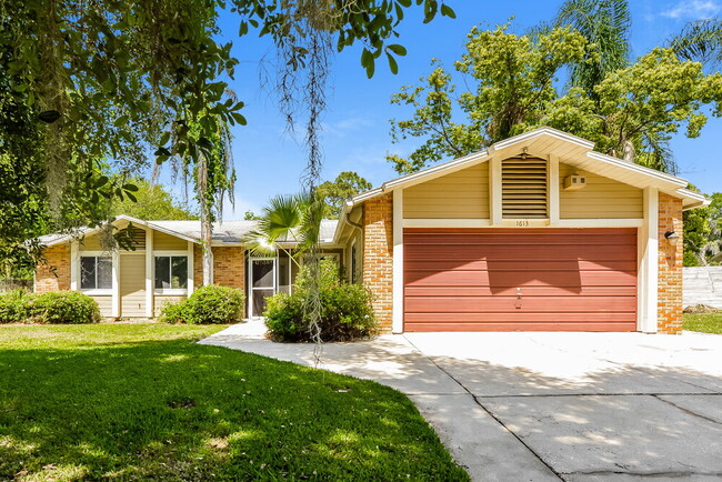 property at 1613 Prairie Lake Blvd