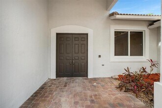 1666 Victoria Pointe Cir in Weston, FL - Building Photo - Building Photo