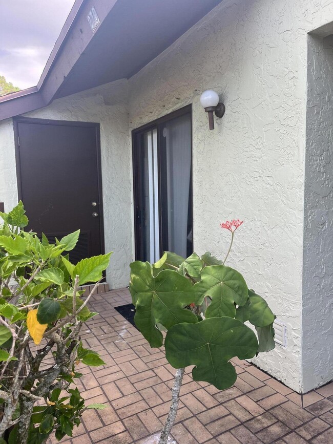 270 Beaver Dam Ct in Royal Palm Beach, FL - Building Photo - Building Photo