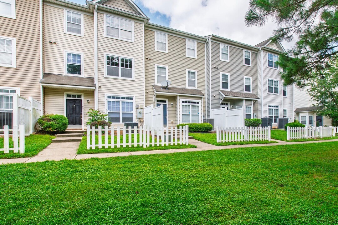 340 Gilman Ln in Raleigh, NC - Building Photo
