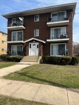 7919 S 83rd Ct in Justice, IL - Building Photo