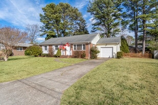 516 Canterbury Rd in Virginia Beach, VA - Building Photo