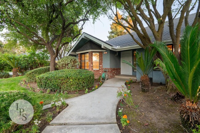 563 E Portland Ave in Fresno, CA - Foto de edificio - Building Photo