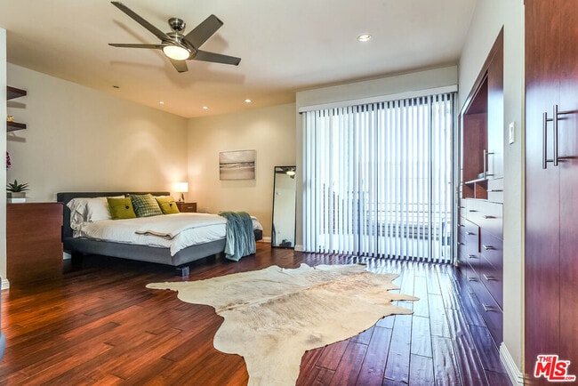 property at 4604 Glencoe Ave
