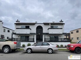 8081 Constantine Dr in Huntington Beach, CA - Building Photo