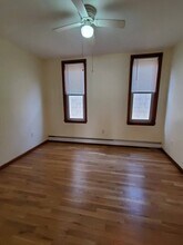 31 W 10th St in Bayonne, NJ - Foto de edificio - Building Photo