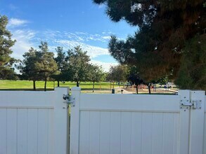 437 Rian Noelle Ct in Bakersfield, CA - Building Photo - Building Photo