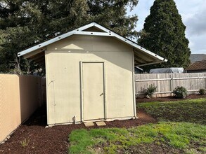 403 S 37th Pl in Springfield, OR - Building Photo - Building Photo