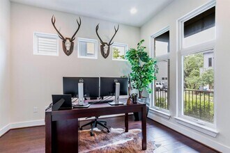 2807 Del Curto Rd in Austin, TX - Building Photo - Building Photo