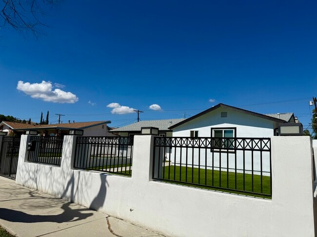 24101 Victory Blvd, Unit 24101 in West Hills, CA - Building Photo - Building Photo