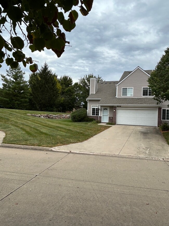7425 Wistful Vista Dr, Unit 101 in West Des Moines, IA - Foto de edificio - Building Photo