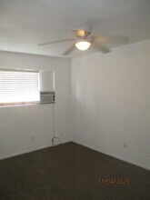 288-288 E Whitney Ave in Woodlake, CA - Building Photo - Building Photo