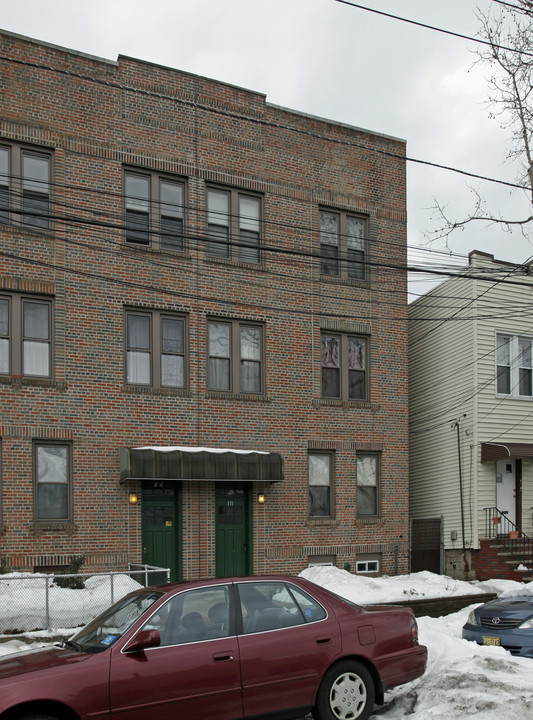 131 Roosevelt Ave in Jersey City, NJ - Building Photo