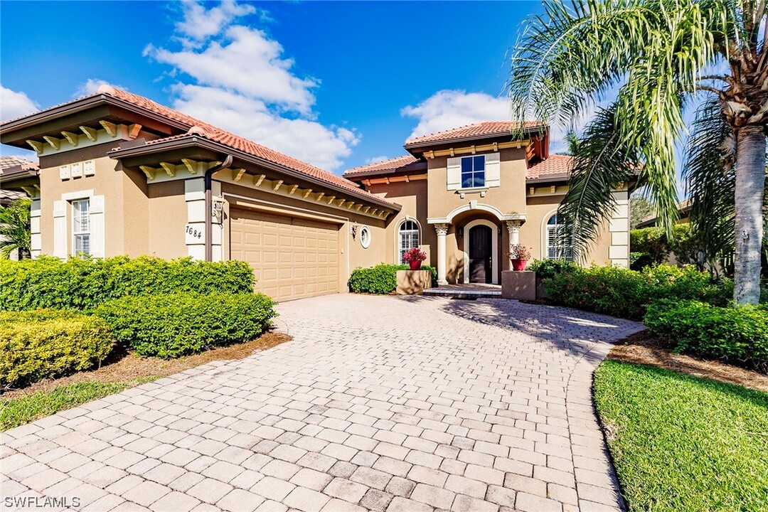 7684 Cottesmore Dr in Naples, FL - Building Photo